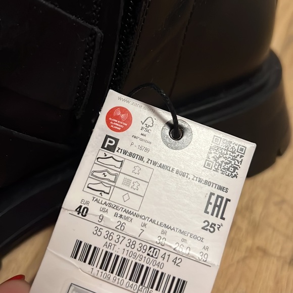 NWT Zara Leather low heeled ankle boots with buckles - Picture 7 of 8